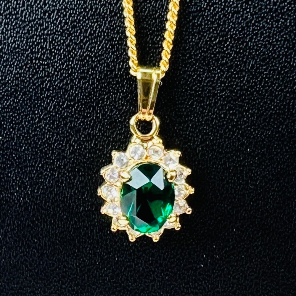 Pretty green rhinestone clear bling pendant with goldtone chain necklace